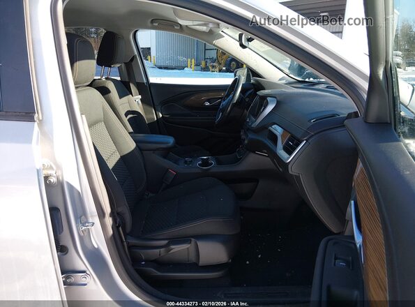 3GKALTEV8ML335876 2021 GMC TERRAIN Серебряный Вид салона спереди