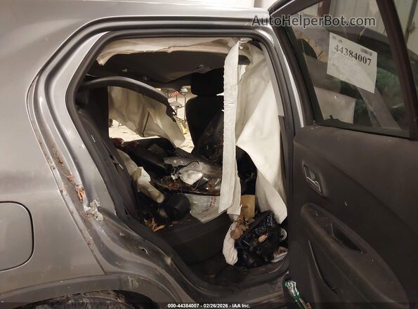 3GNCJKSB8LL217654 2020 CHEVROLET TRAX Gray Widok naklejki z numerem VIN