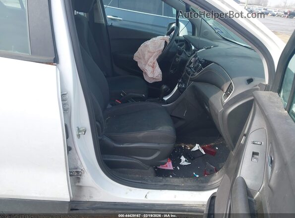 3GNCJKSB9JL411672 2018 CHEVROLET TRAX Белый Вид салона спереди