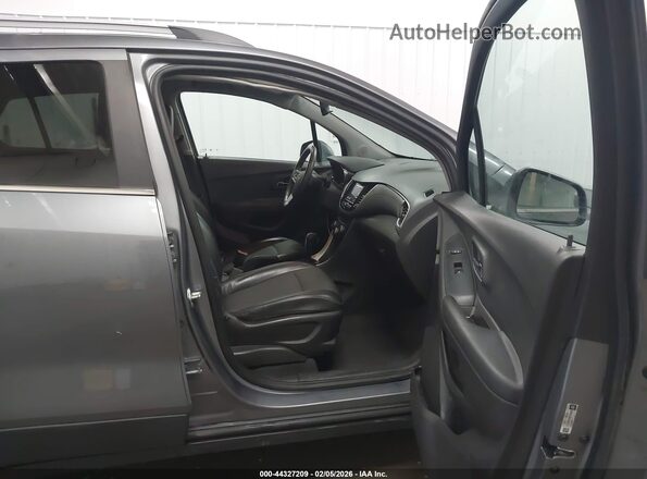 3GNCJLSB7LL301275 2020 CHEVROLET TRAX Серый Вид салона спереди