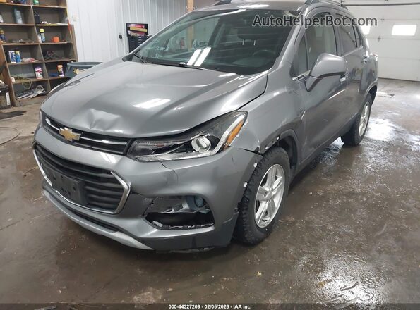 3GNCJLSB7LL301275 2020 CHEVROLET TRAX Серый Вид спереди