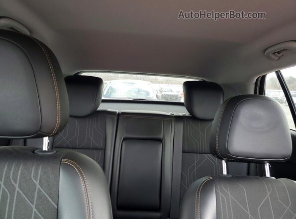 3GNCJPSB7JL367832 2018 CHEVROLET TRAX Красный Вид задней части салона