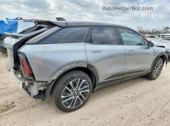 3GYK3EMR6SS198417 2025 CADILLAC OPTIQ Серебряный Передняя правая четверть