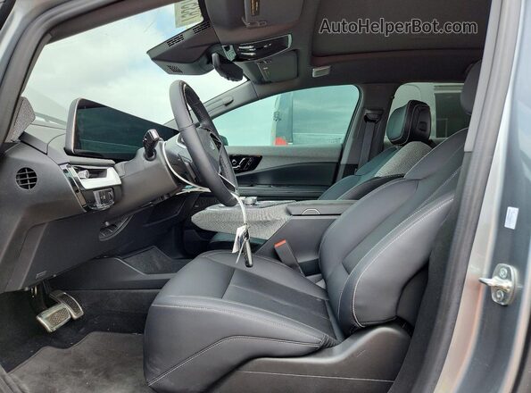 3GYK3EMR6SS198417 2025 CADILLAC OPTIQ Серебряный Вид панели приборов