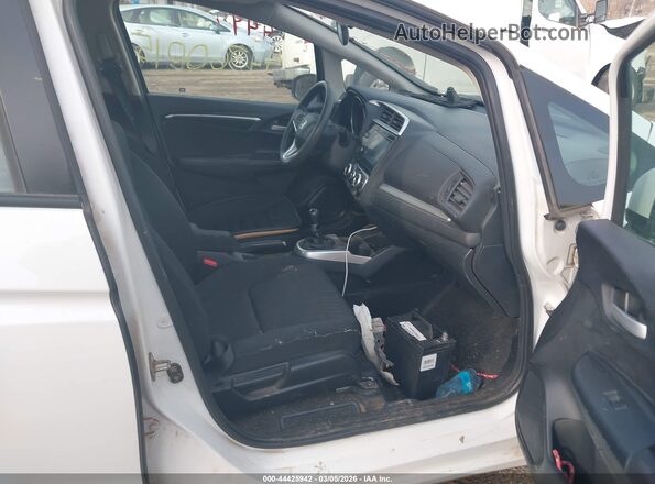 3HGGK5G89JM711973 2018 HONDA FIT Белый Вид салона спереди