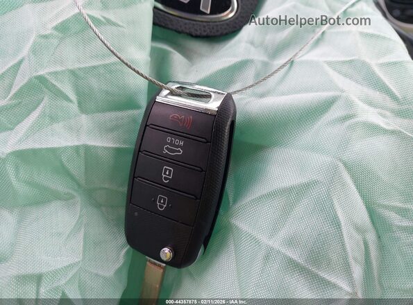 3KPA24AD2ME404986 2021 KIA RIO Серебряный Вид панели приборов