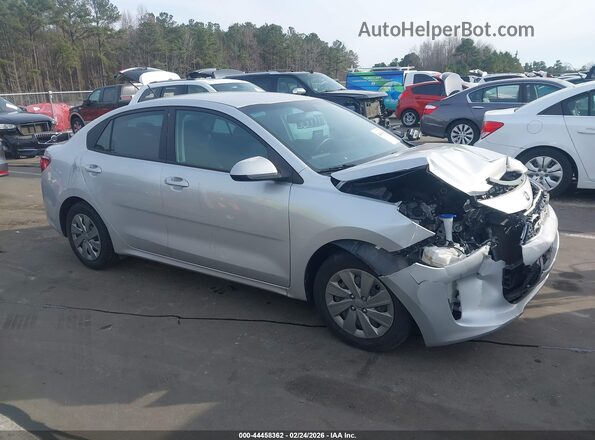 3KPA24AD4LE359516 2020 KIA RIO Silver Widok wnętrza z tyłu