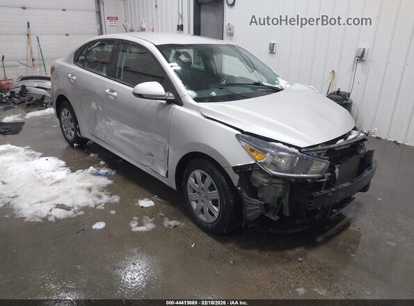3KPA24AD4ME386457 2021 KIA RIO Silver Delantero derecho