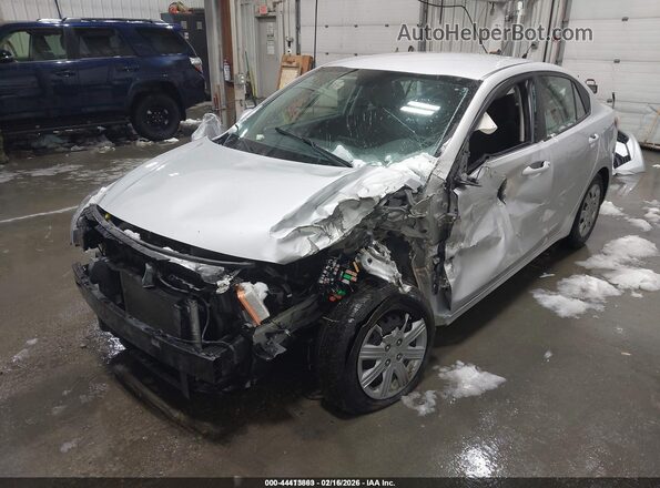 3KPA24AD4ME386457 2021 KIA RIO Silver Vista tres cuartos delantera izquierda
