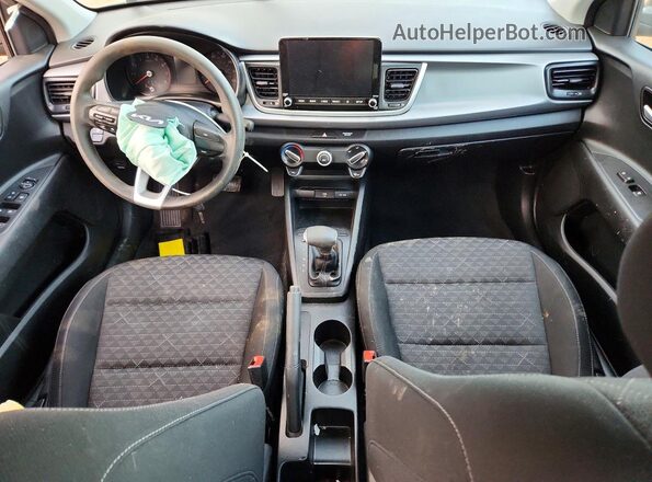 3KPA24AD7PE628713 2023 KIA RIO Черный Вид панели приборов