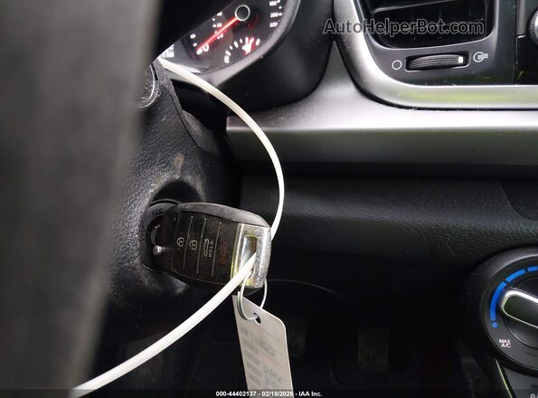 3KPA25ABXKE178083 2019 KIA RIO 5-DOOR Черный Вид панели приборов