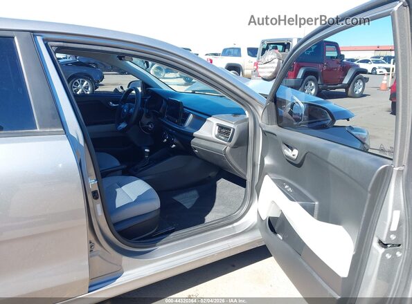 3KPA25AD3ME367677 2021 KIA RIO 5-DOOR Silver Вид салону спереду