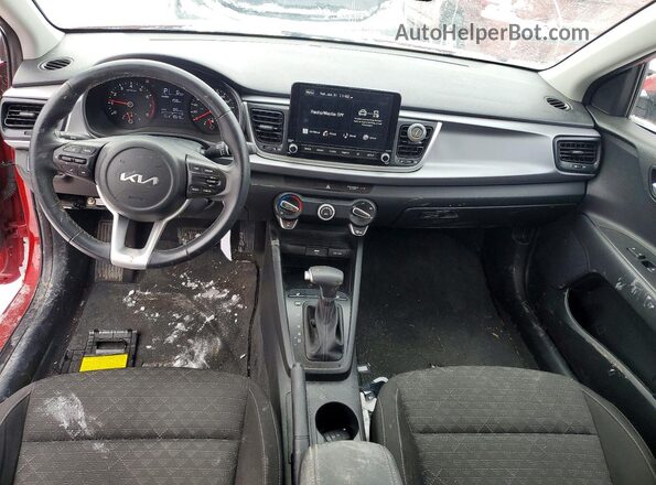 3KPA25AD6PE625730 2023 KIA RIO Красный Вид панели приборов