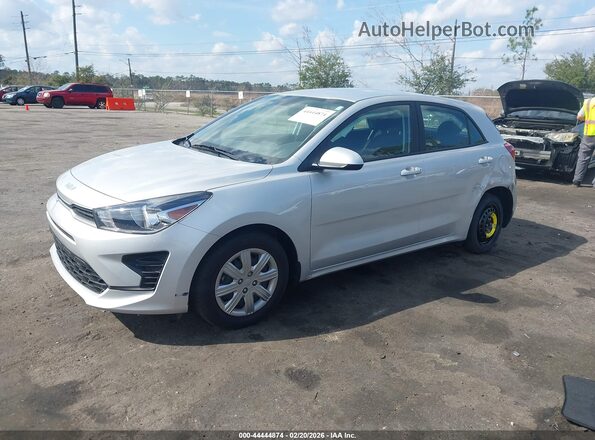 3KPA25AD7PE560693 2023 KIA RIO 5-DOOR Серебряный Передняя левая четверть