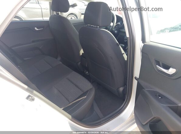 3KPA25AD7PE560693 2023 KIA RIO 5-DOOR Серебряный Вид наклейки с VIN-кодом