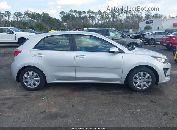 3KPA25AD7PE560693 2023 KIA RIO 5-DOOR Серебряный Вид задней части салона