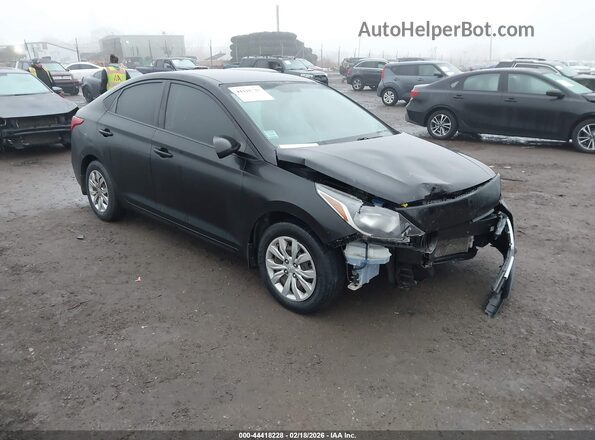 3KPC24A30JE021267 2018 HYUNDAI ACCENT Черный Передняя правая четверть