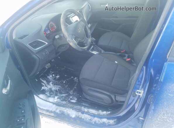 3KPC24A31JE005336 2018 HYUNDAI ACCENT Синий Вид салона спереди