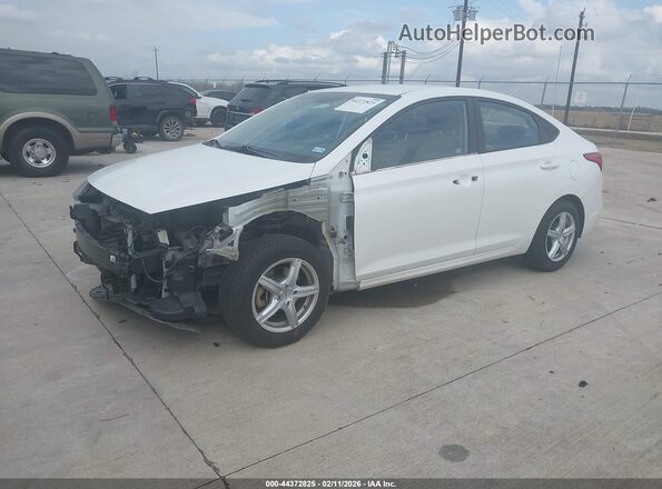 3KPC24A32JE012375 2018 HYUNDAI ACCENT Белый Передняя левая четверть