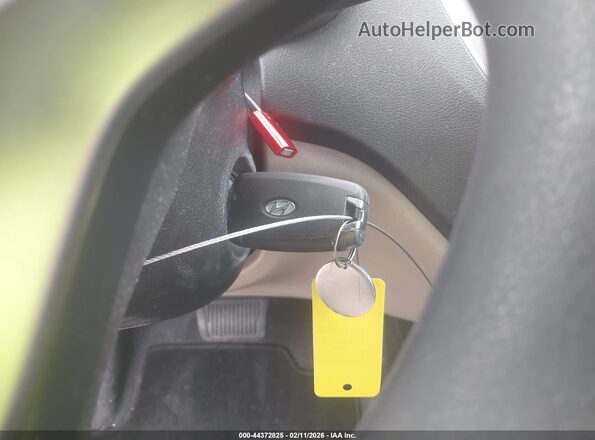 3KPC24A32JE012375 2018 HYUNDAI ACCENT Белый Вид панели приборов
