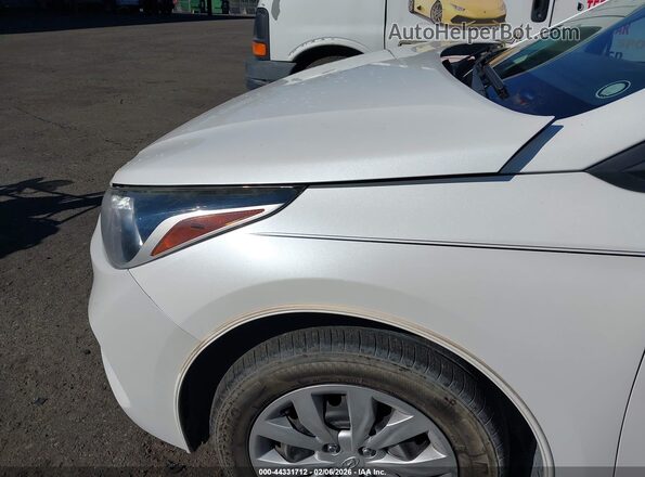 3KPC24A32JE033016 2018 HYUNDAI ACCENT Белый Вид спереди