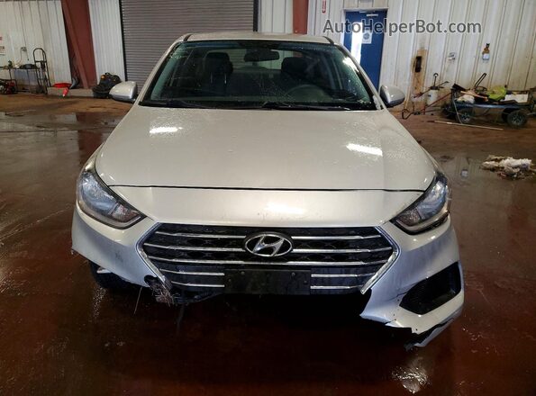 3KPC24A3XKE059767 2019 HYUNDAI ACCENT Silver Widok z przodu