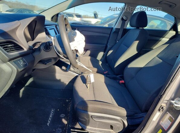 3KPC24A63NE155318 2022 HYUNDAI ACCENT Серебряный Вид салона спереди