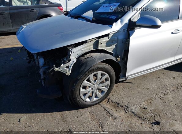 3KPC24A69LE092352 2020 HYUNDAI ACCENT Серебряный Вид спереди