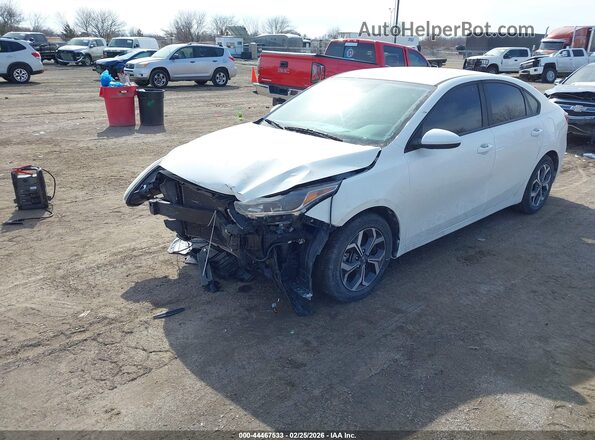 3KPF24AD0KE026802 2019 KIA FORTE Белый Передняя левая четверть