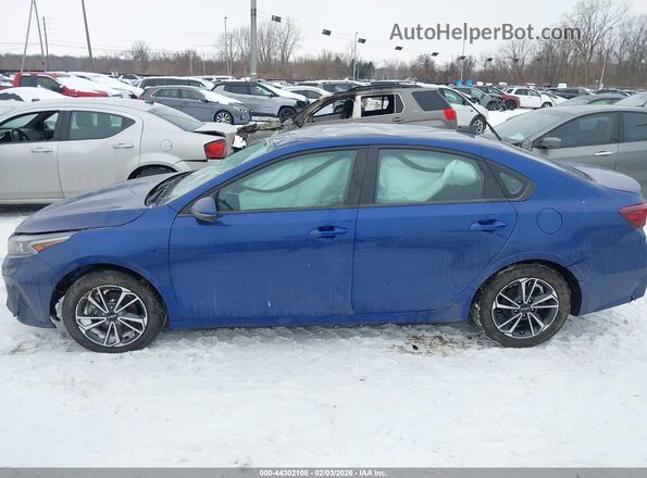 3KPF24AD0RE700215 2024 KIA FORTE Blue Widok wnętrza 360 stopni