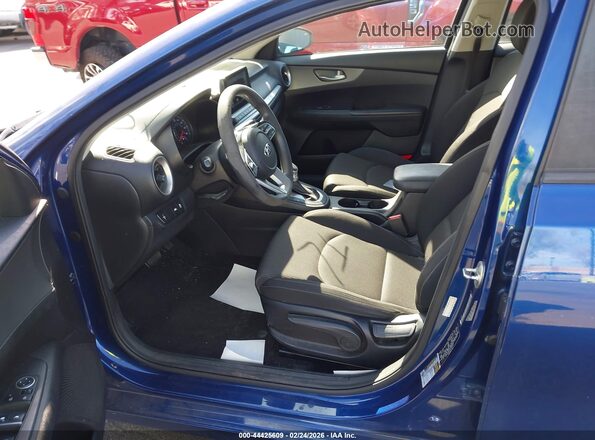 3KPF24AD1KE109347 2019 KIA FORTE Blue Widok wnętrza z przodu