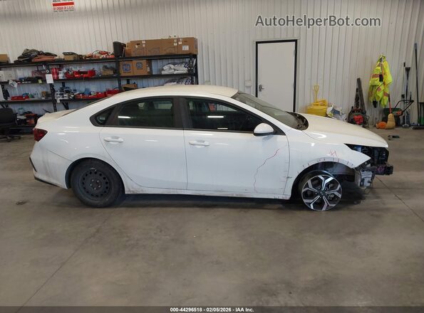 3KPF24AD1ME313424 2021 KIA FORTE White Widok wnętrza 360 stopni
