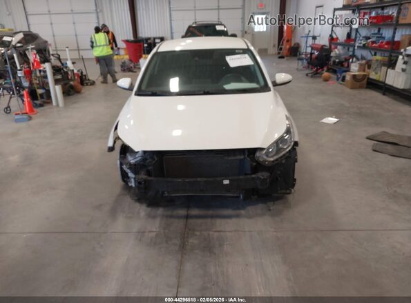 3KPF24AD1ME313424 2021 KIA FORTE White Widok wnętrza z tyłu