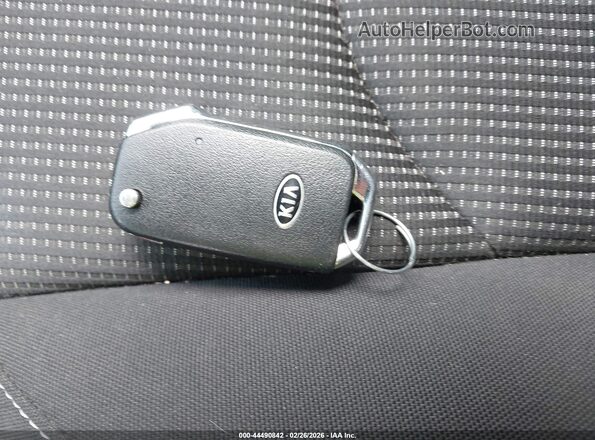 3KPF24AD2KE018832 2019 KIA FORTE Silver Widok deski rozdzielczej