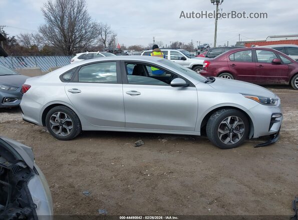 3KPF24AD2KE018832 2019 KIA FORTE Silver Widok wnętrza z tyłu