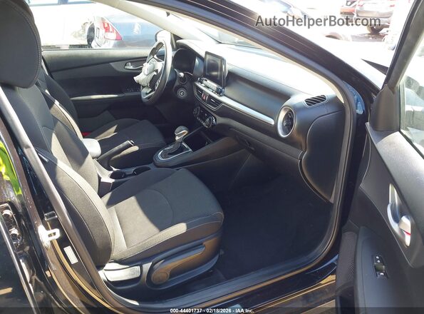 3KPF24AD2KE106747 2019 KIA FORTE Черный Вид салона спереди
