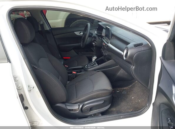 3KPF24AD2PE559905 2023 KIA FORTE White Սալոնի դիմացի տեսք