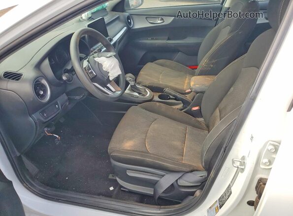 3KPF24AD2RE698046 2024 KIA FORTE Белый Вид салона спереди