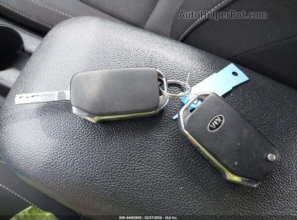 3KPF24AD3KE108698 2019 KIA FORTE Light Blue Вид панели приборов