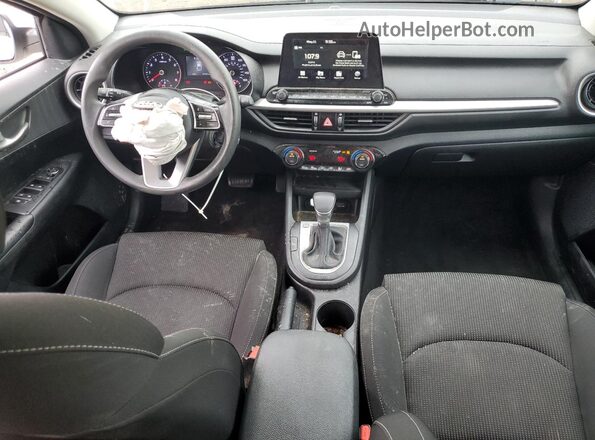 3KPF24AD4KE060581 2019 KIA FORTE White Widok deski rozdzielczej
