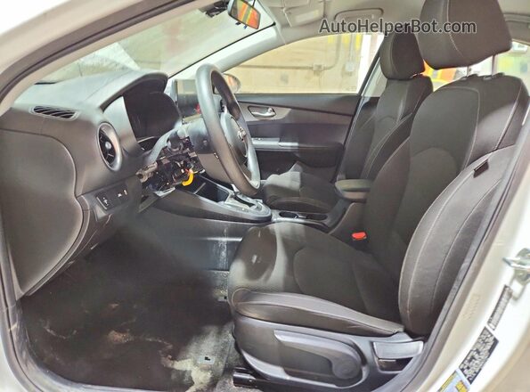 3KPF24AD4LE234277 2020 KIA FORTE Белый Вид салона спереди