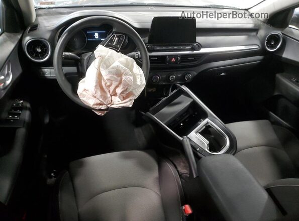 3KPF24AD4PE606576 2023 KIA FORTE Серебряный Вид панели приборов