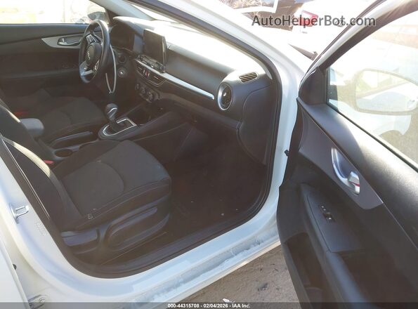 3KPF24AD4RE732309 2024 KIA FORTE Белый Вид салона спереди