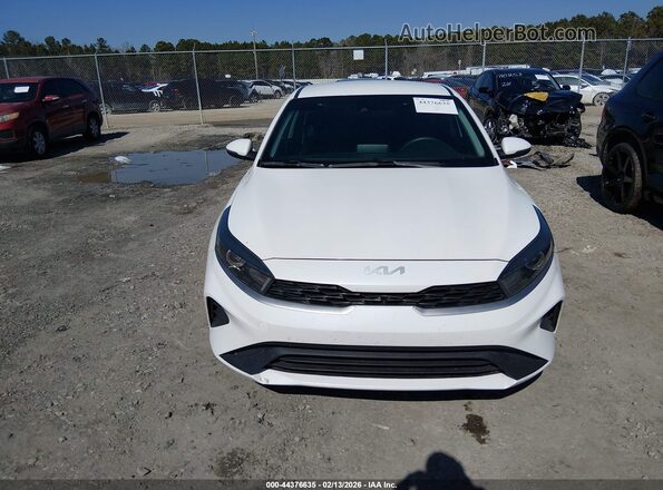 3KPF24AD5PE511315 2023 KIA FORTE White Вид задньої частини салону