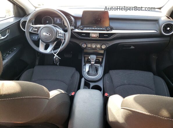 3KPF24AD6ME370492 2021 KIA FORTE Серебряный Вид панели приборов