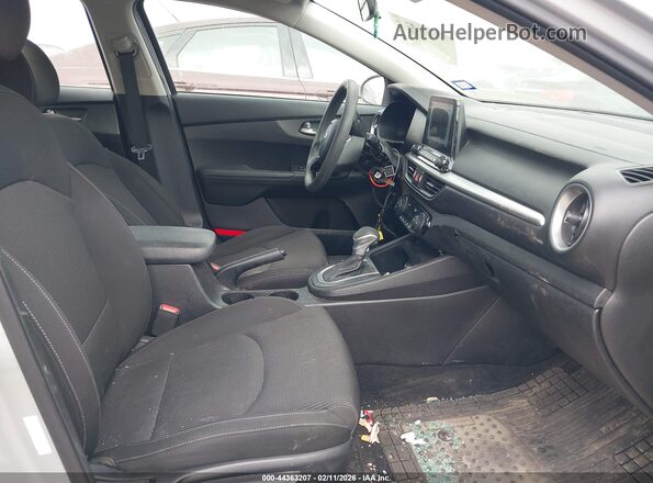 3KPF24AD7KE051907 2019 KIA FORTE Серебряный Вид салона спереди