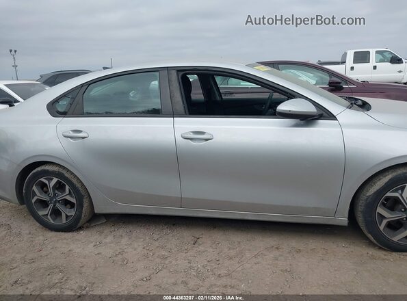 3KPF24AD7KE051907 2019 KIA FORTE Серебряный Вид задней части салона