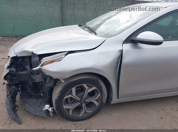 3KPF24AD7KE051907 2019 KIA FORTE Серебряный Вид спереди