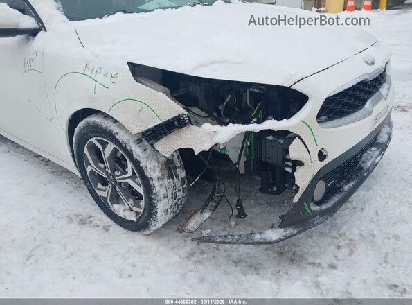 3KPF24AD7KE106615 2019 KIA FORTE Белый Вид спереди