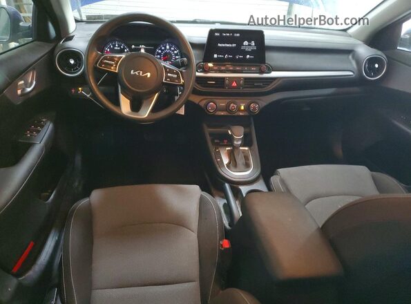 3KPF24AD7RE707632 2024 KIA FORTE Синий Вид панели приборов